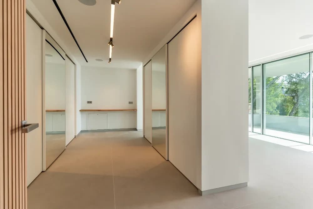 Contemporary Villa with Mediterranean Views - Gallery image 11