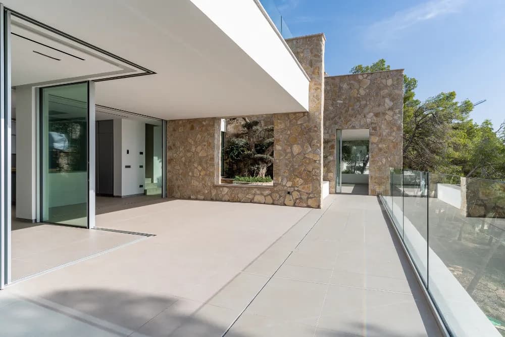 Contemporary Villa with Mediterranean Views - Gallery image 7