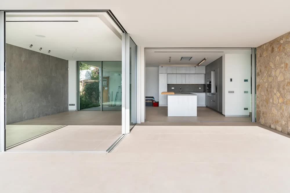 Contemporary Villa with Mediterranean Views - Gallery image 4