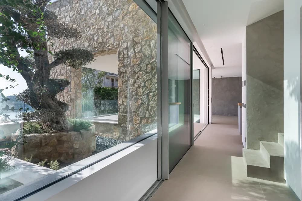 Contemporary Villa with Mediterranean Views - Gallery image 13