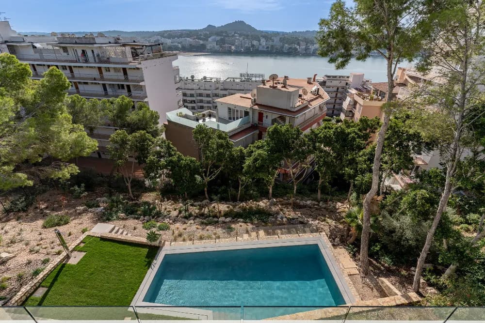 Contemporary Villa with Mediterranean Views - Gallery image 16