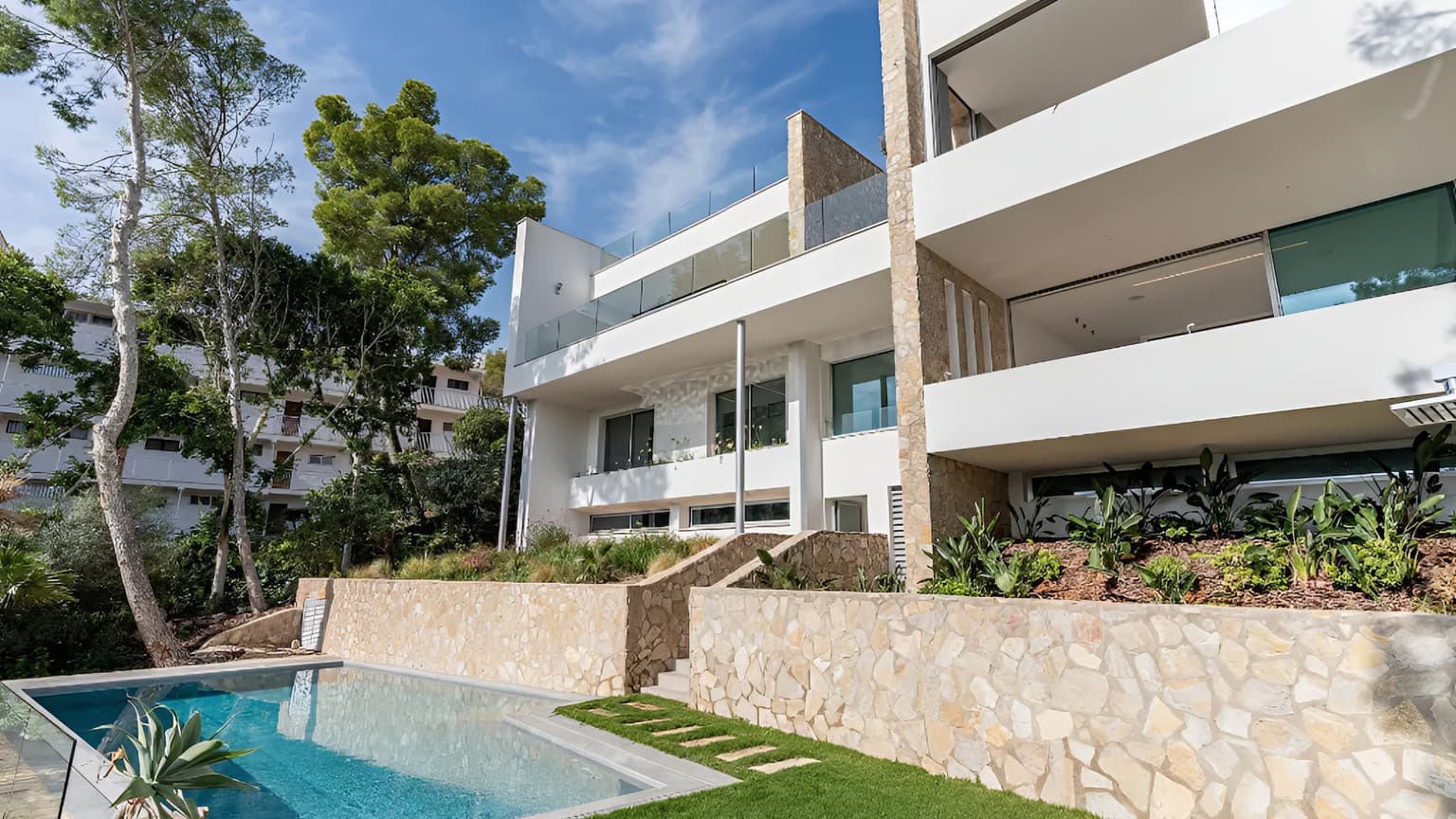 Contemporary Villa with Mediterranean Views - Gallery image 2