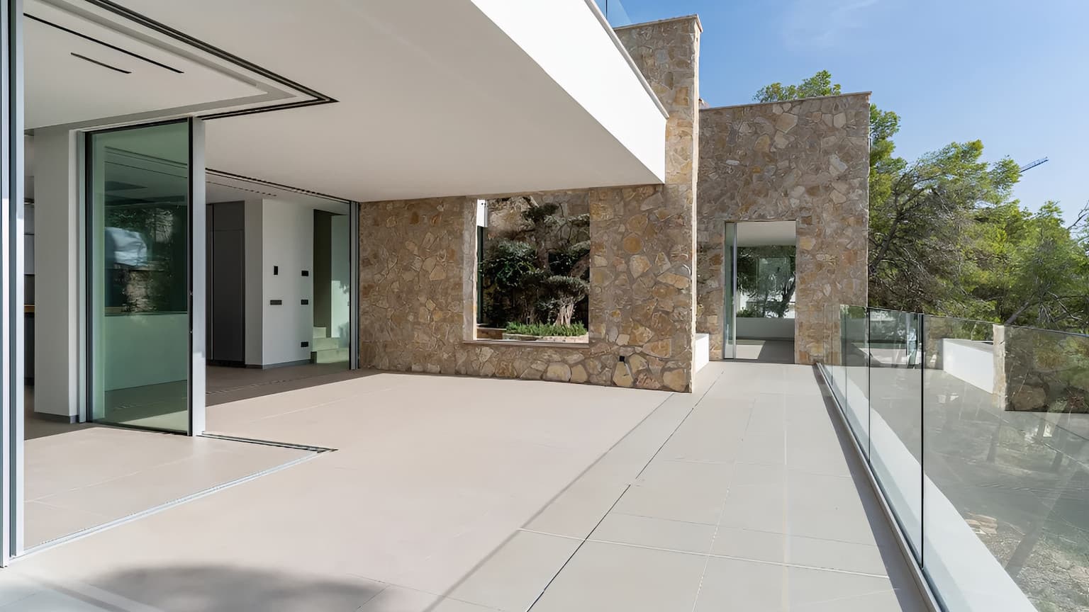 Contemporary Villa with Mediterranean Views - Gallery image 7