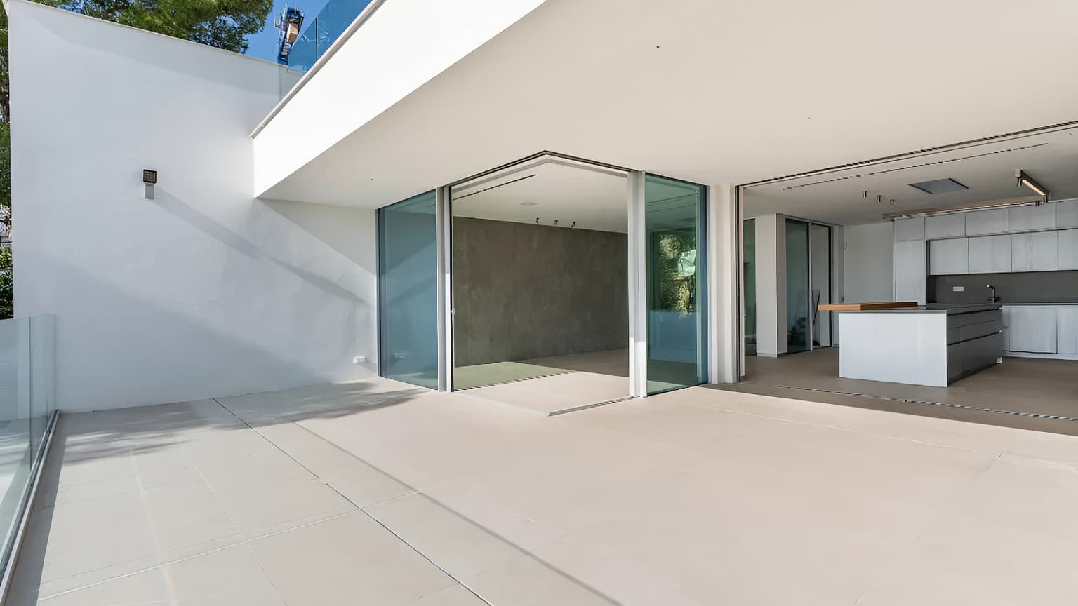 Contemporary Villa with Mediterranean Views - Gallery image 8