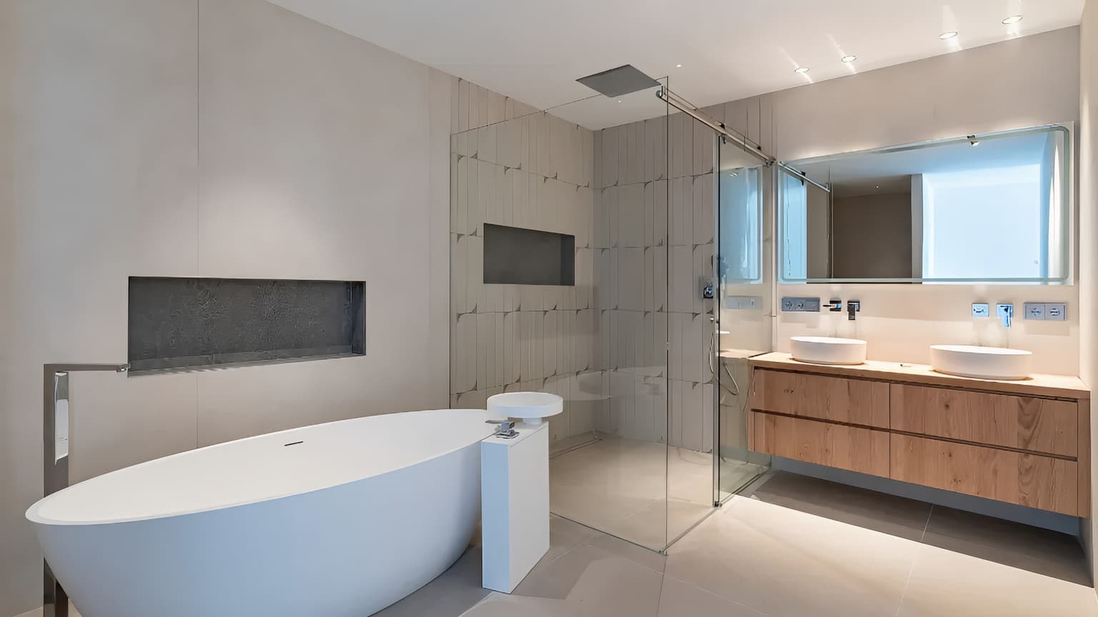 Contemporary Villa with Mediterranean Views - Gallery image 10