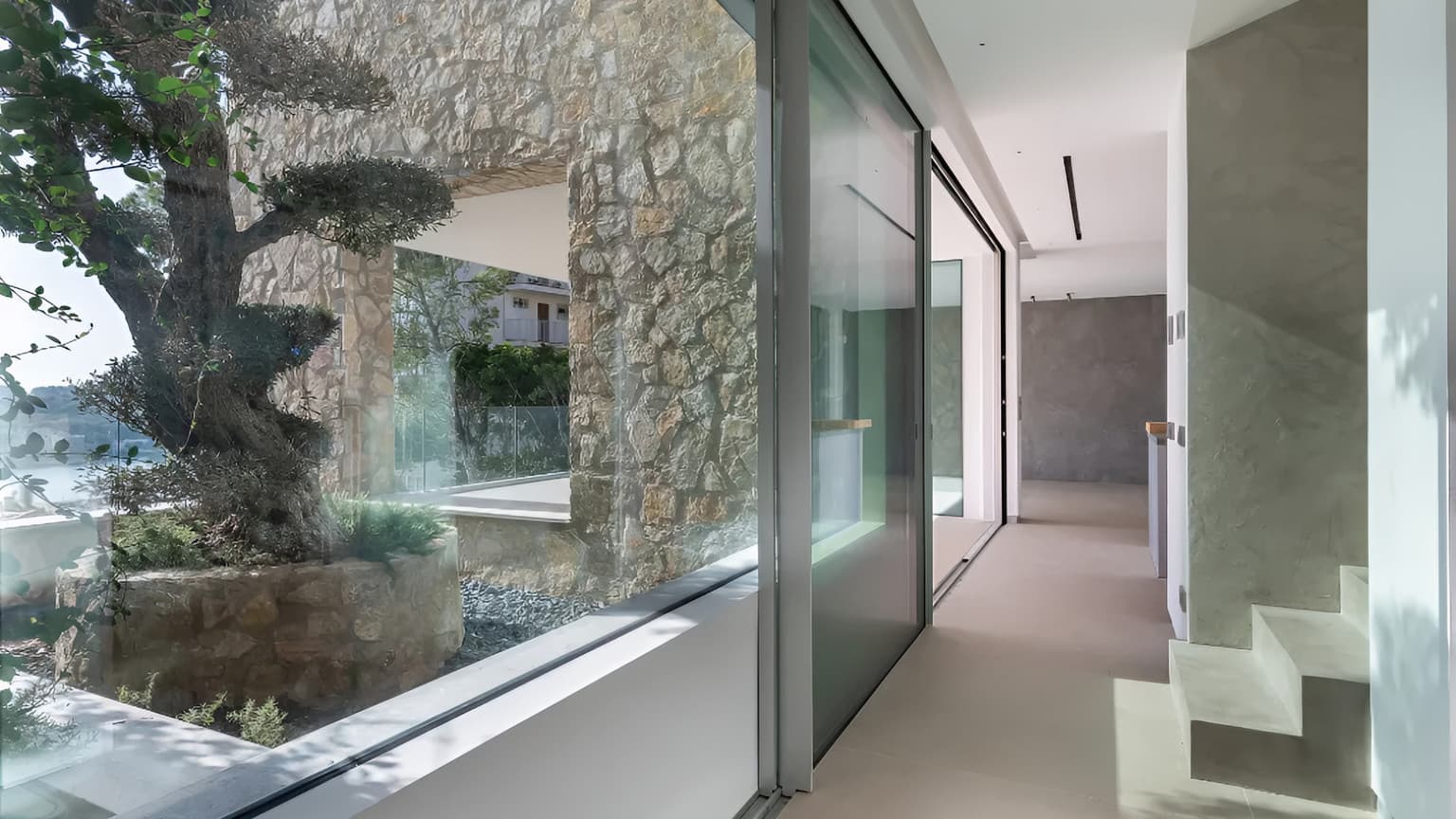 Contemporary Villa with Mediterranean Views - Gallery image 13