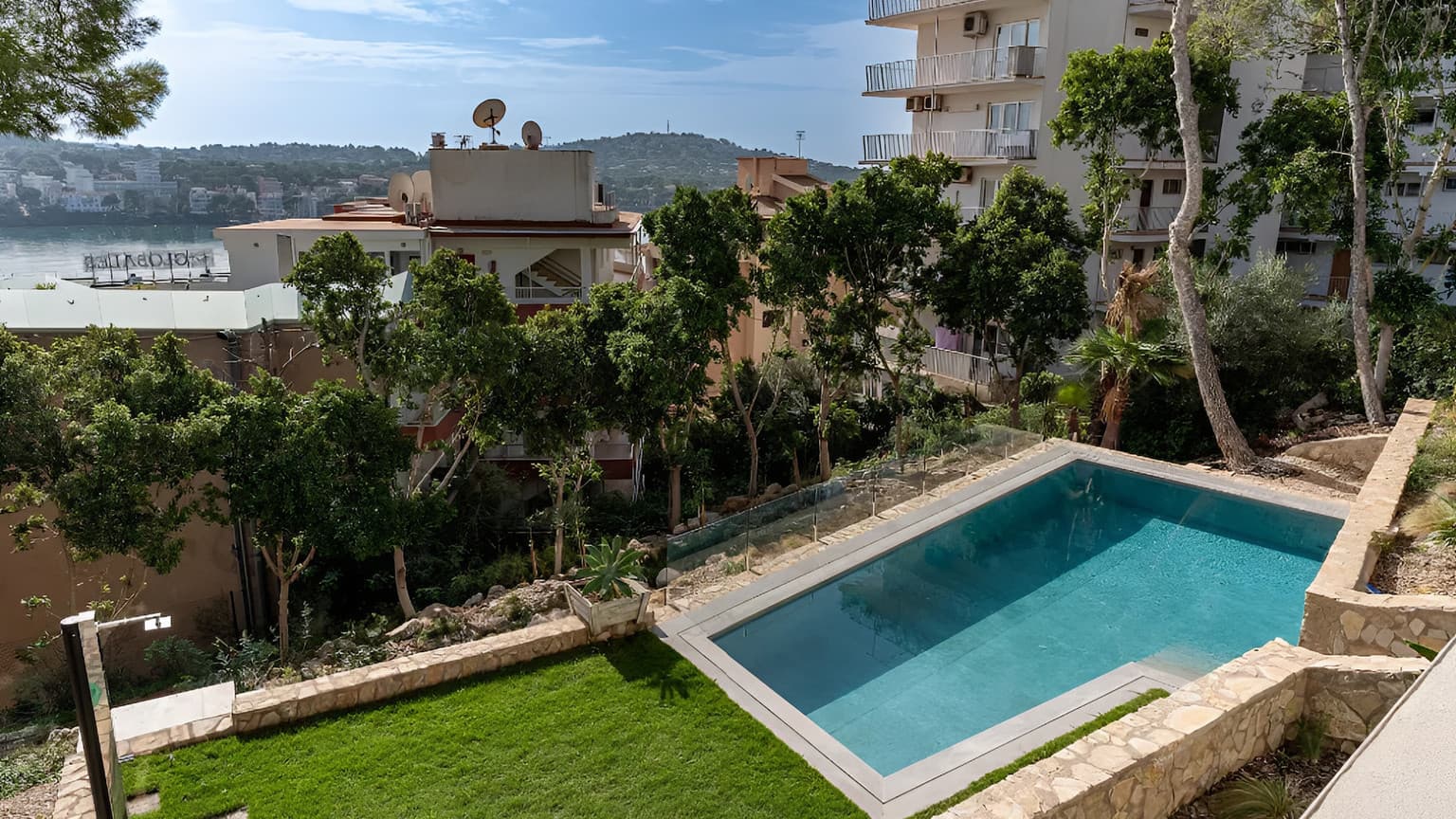 Contemporary Villa with Mediterranean Views - Gallery image 14