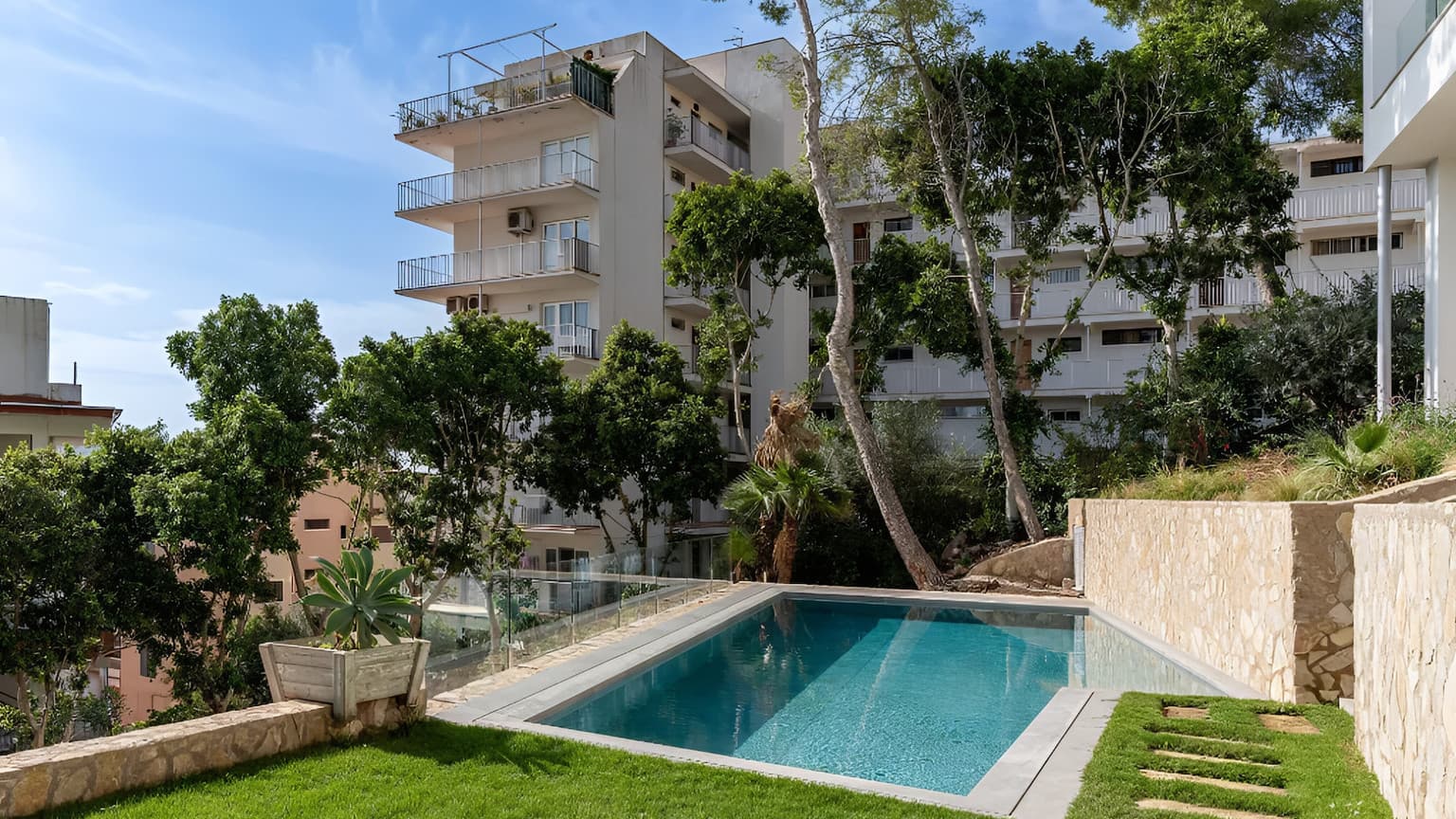 Contemporary Villa with Mediterranean Views - Gallery image 15