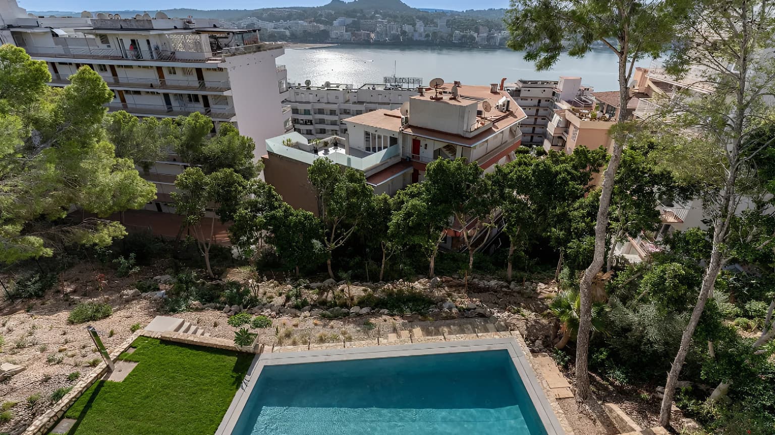 Contemporary Villa with Mediterranean Views - Gallery image 16