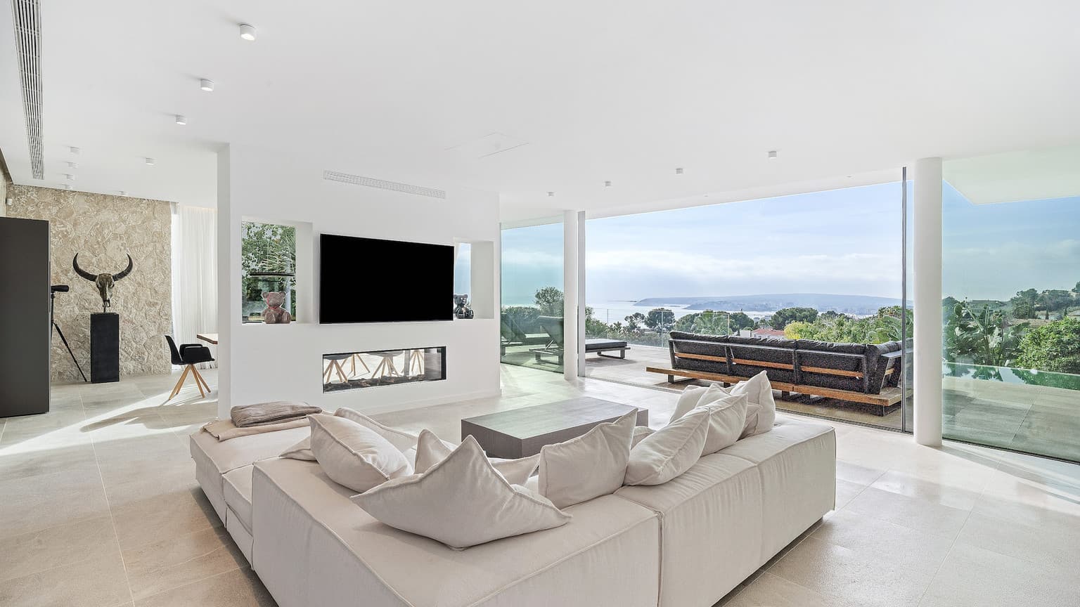 Spacious Villa with Sea Views South West Mallorca - Gallery image 13