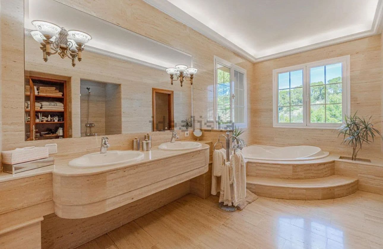 Spacious Bendinat Finca with Sea View Pool - Gallery image 23