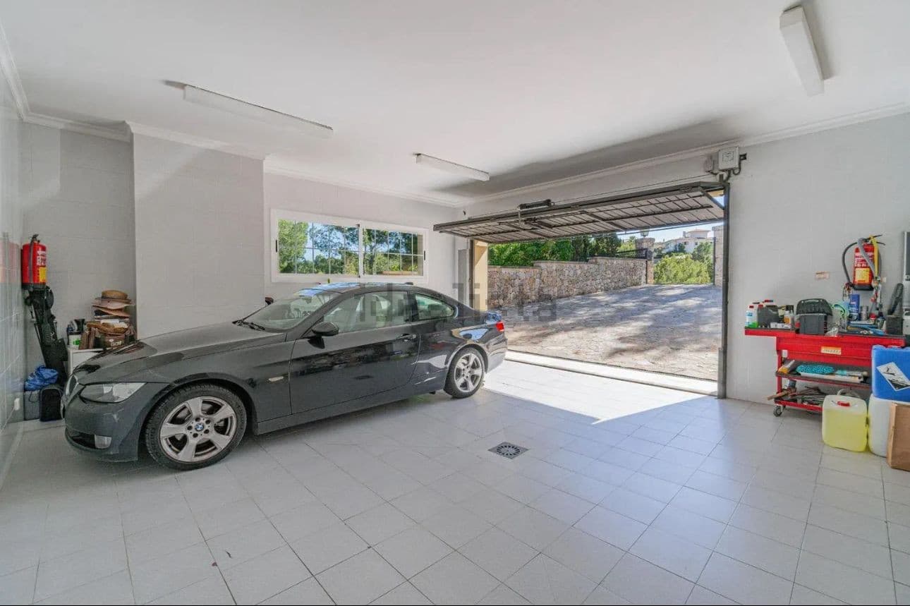 Spacious Bendinat Finca with Sea View Pool - Gallery image 29