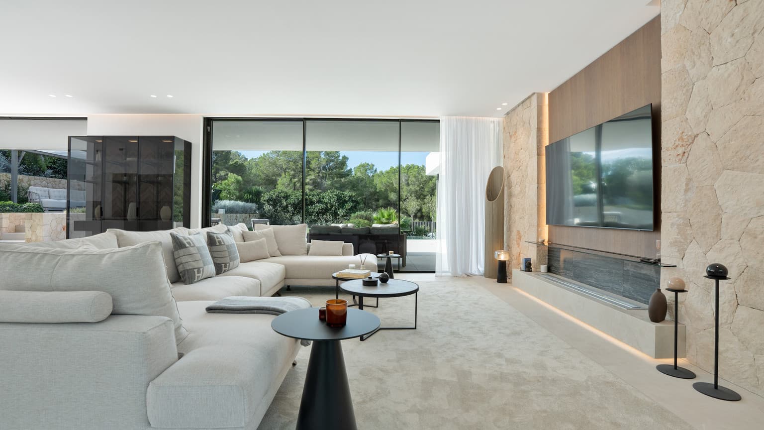 Sophisticated Luxury Villa with Mountain View in Cala Vinyes - Gallery image 23