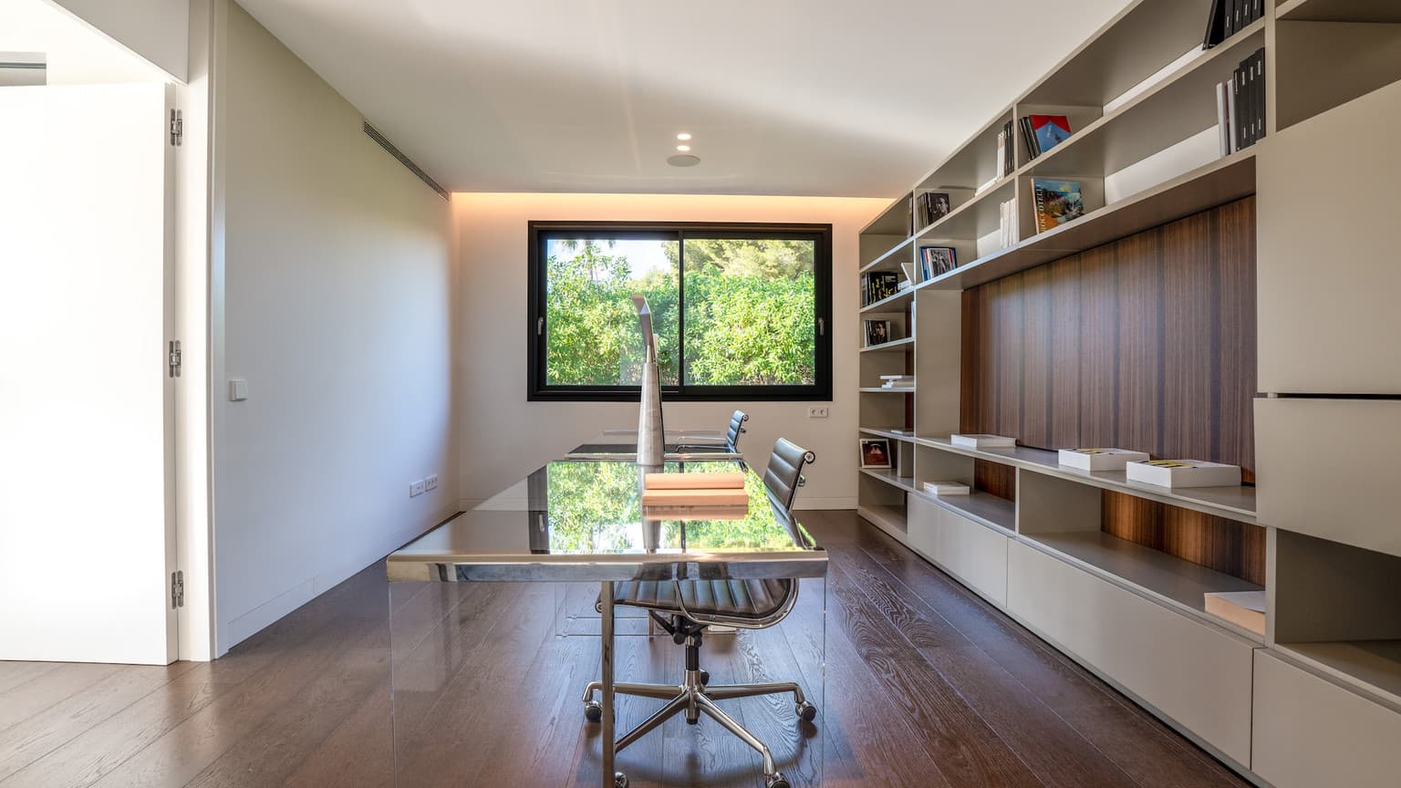 Modern Santa Ponsa Villa with Pool and Gym - Gallery image 10