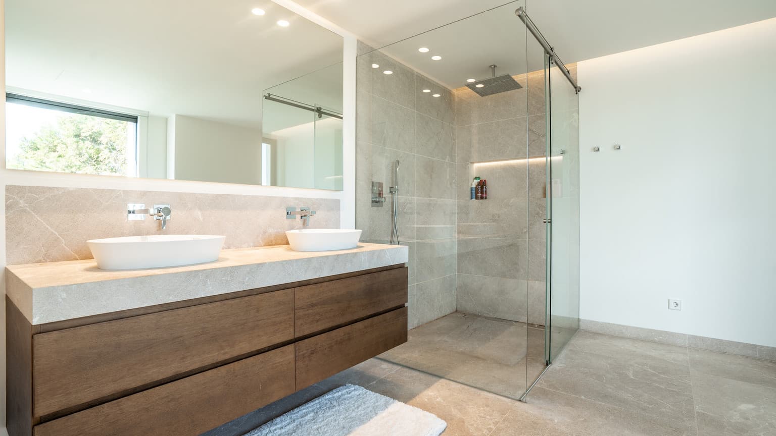 Modern Santa Ponsa Villa with Pool and Gym - Gallery image 17