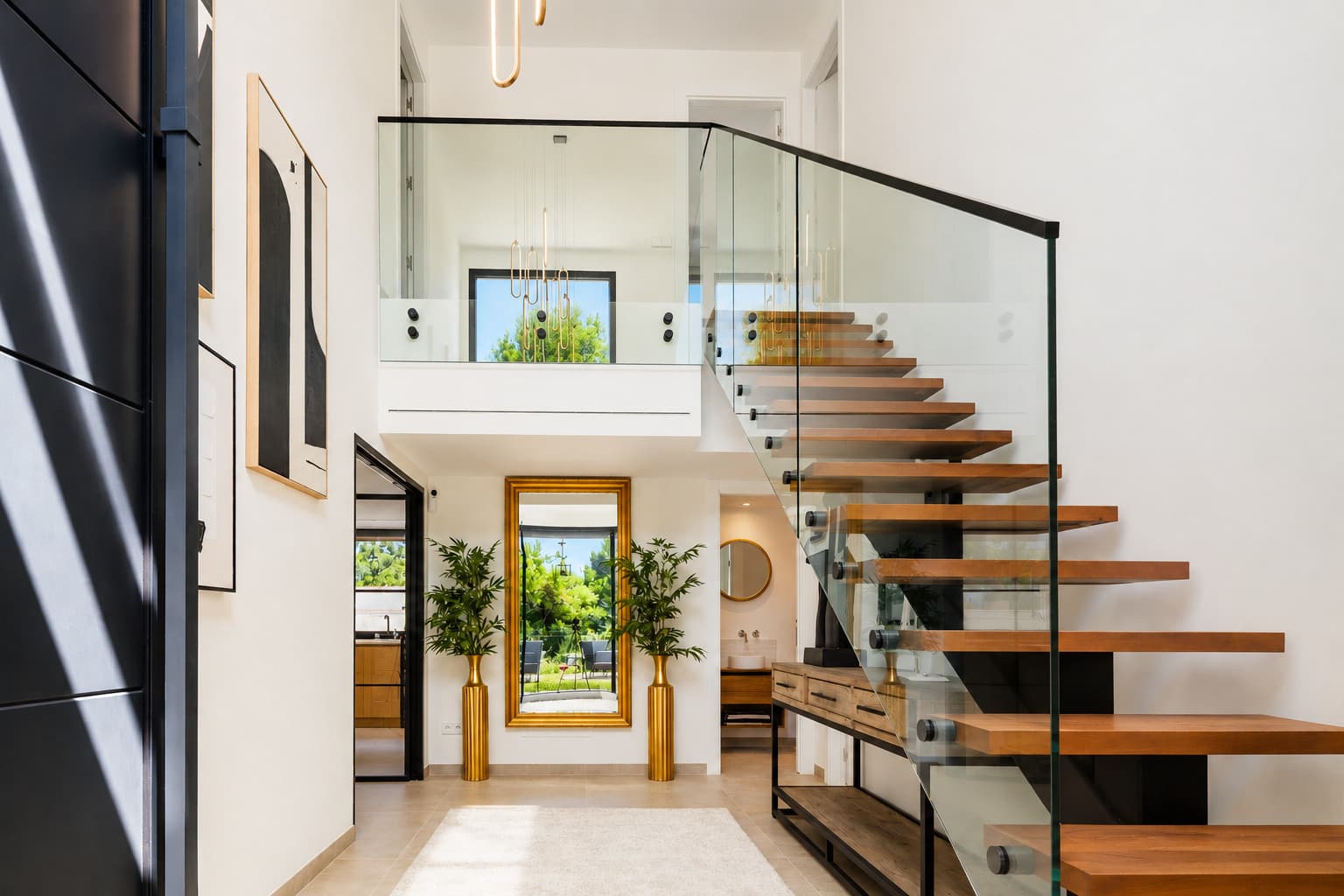 Elegant Mediterranean Villa  – Walking Distance to the Beach - Gallery image 9