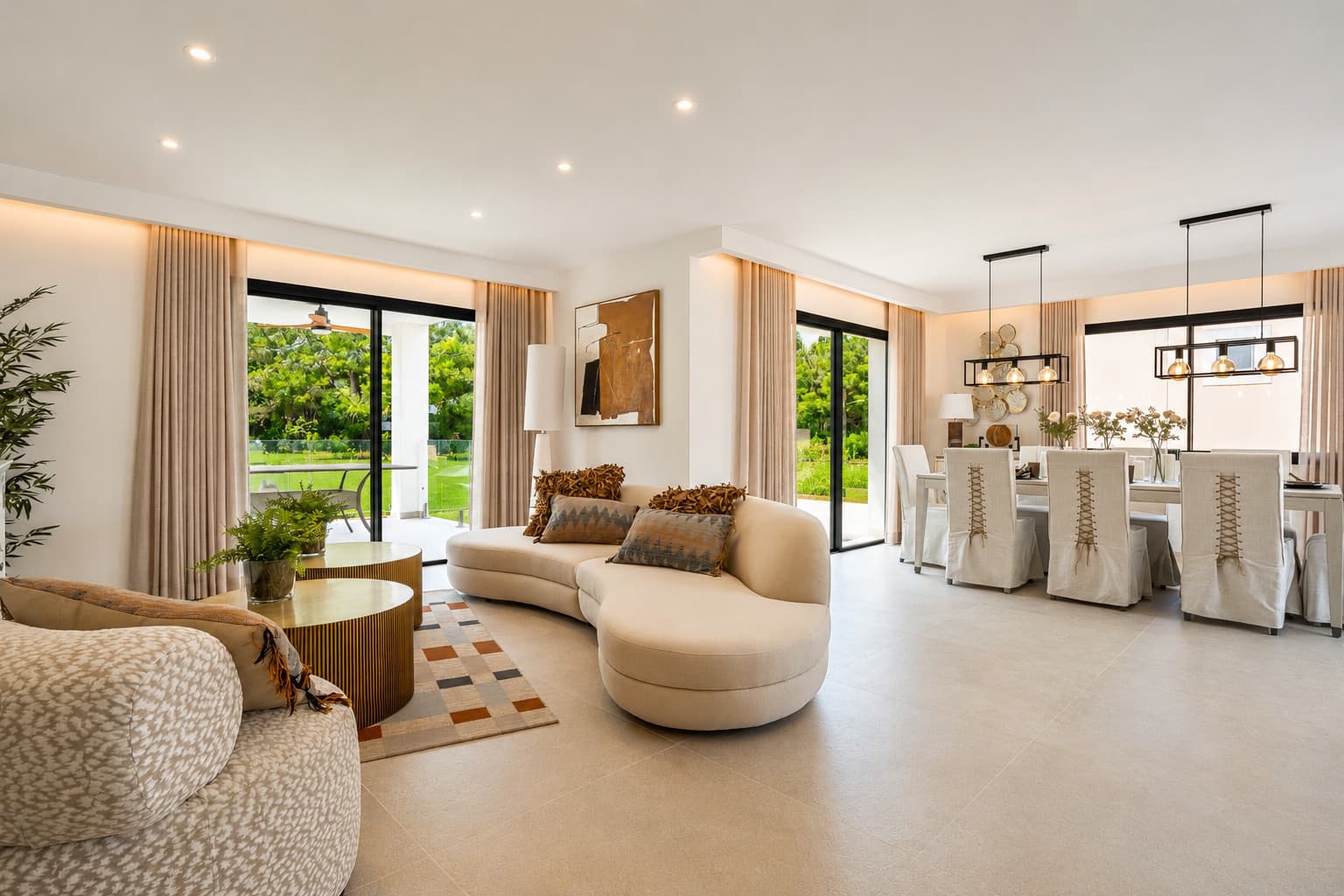 Elegant Mediterranean Villa  – Walking Distance to the Beach - Gallery image 6