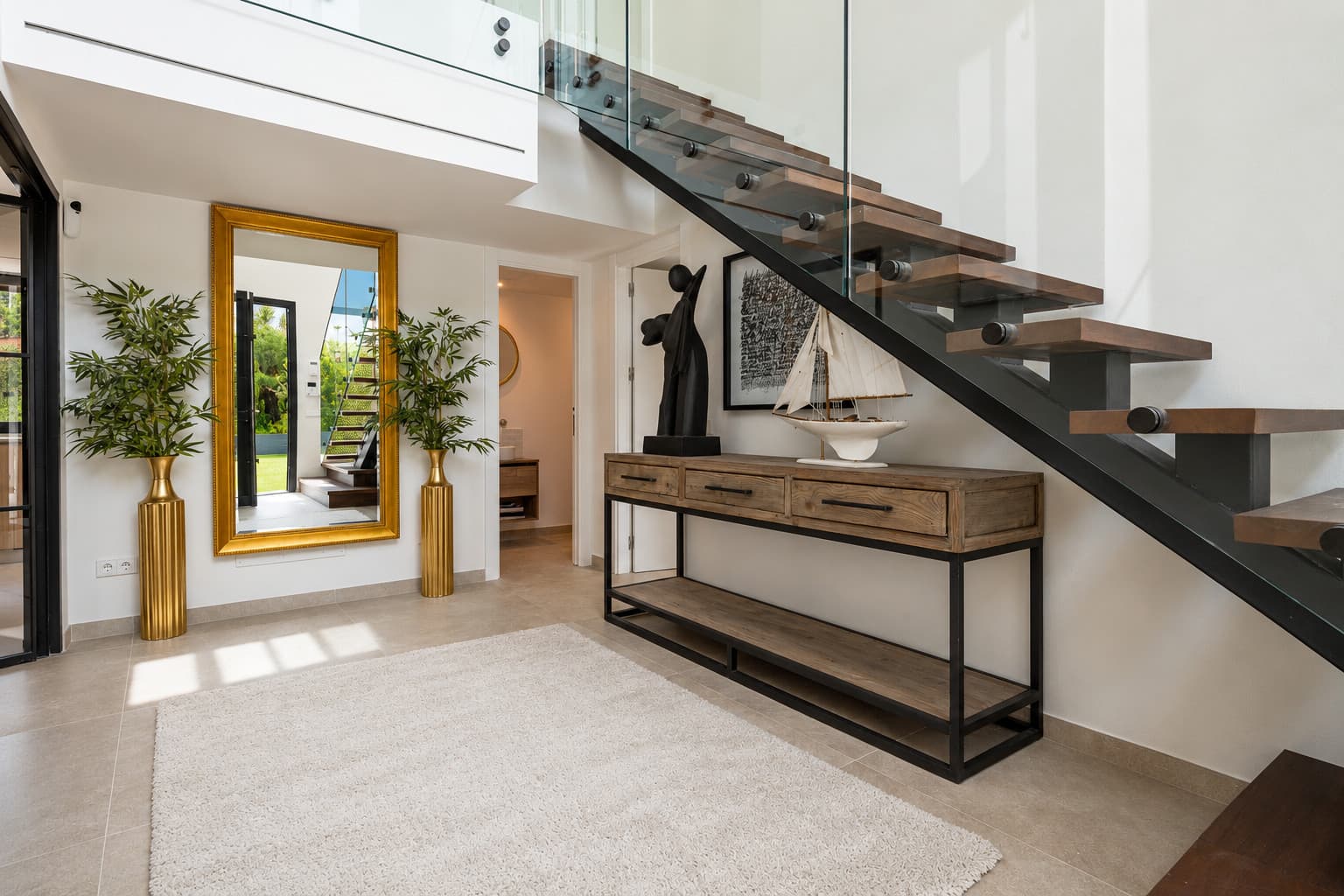 Elegant Mediterranean Villa  – Walking Distance to the Beach - Gallery image 8