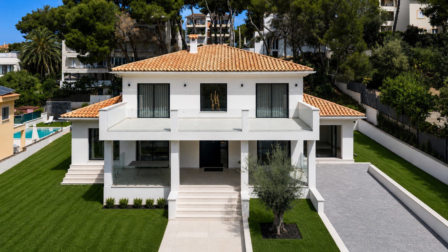 Elegant Mediterranean Villa  – Walking Distance to the Beach - Gallery image 2
