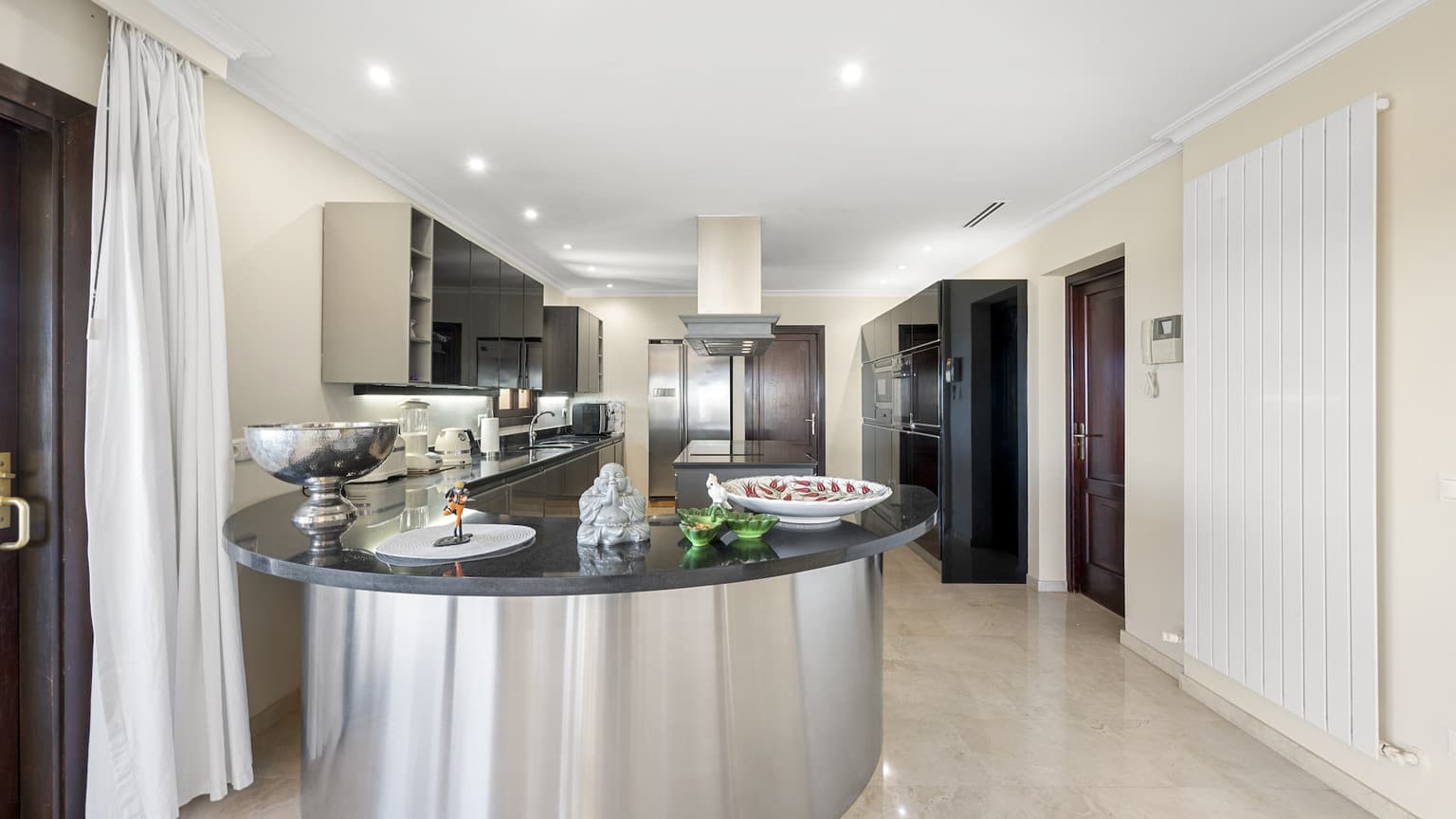 Spacious Seven Bedroom Villa With Sea View - Gallery image 5