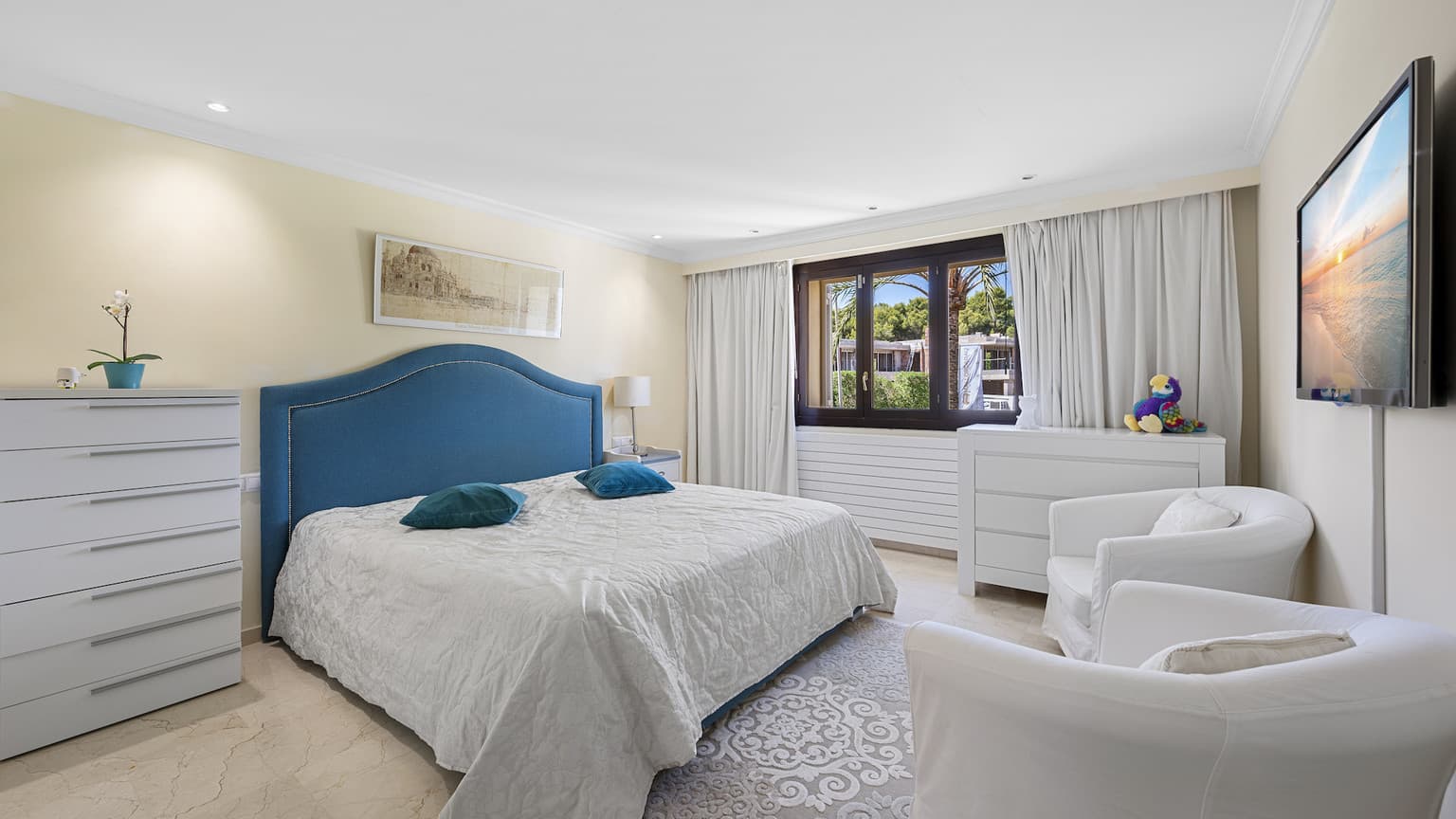 Spacious Seven Bedroom Villa With Sea View - Gallery image 17