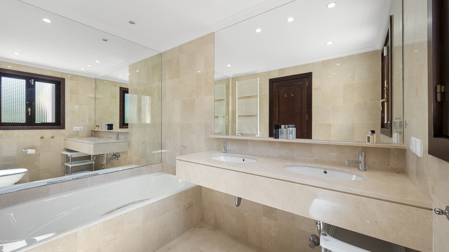 Spacious Seven Bedroom Villa With Sea View - Gallery image 21