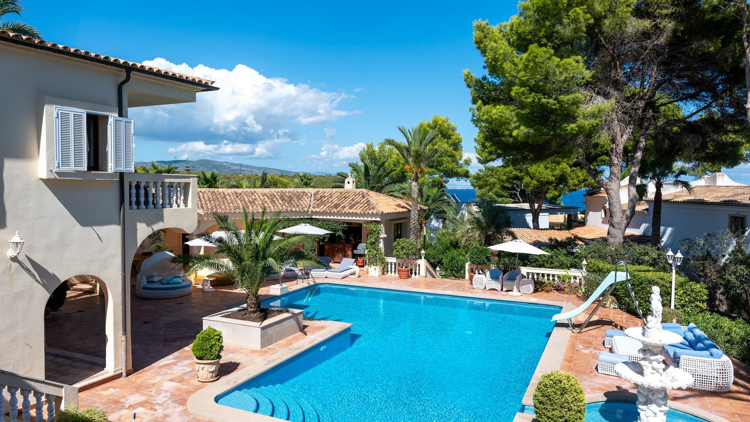 Spacious Seven Bedroom Villa With Sea View - Gallery image 38