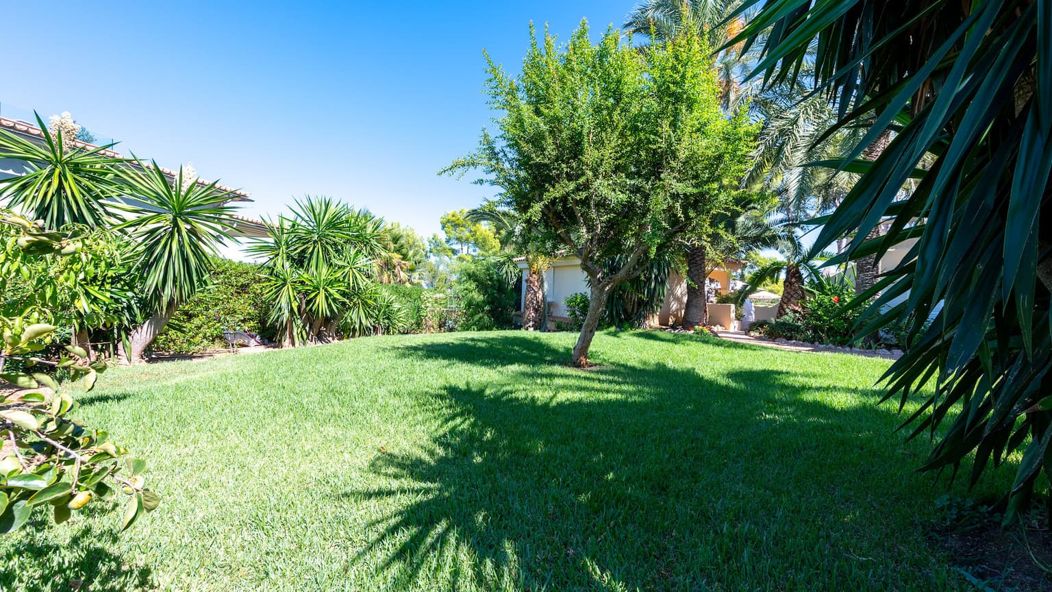 Spacious Seven Bedroom Villa With Sea View - Gallery image 44