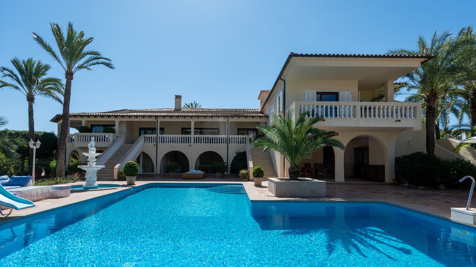 Spacious Seven Bedroom Villa With Sea View - Gallery image 1