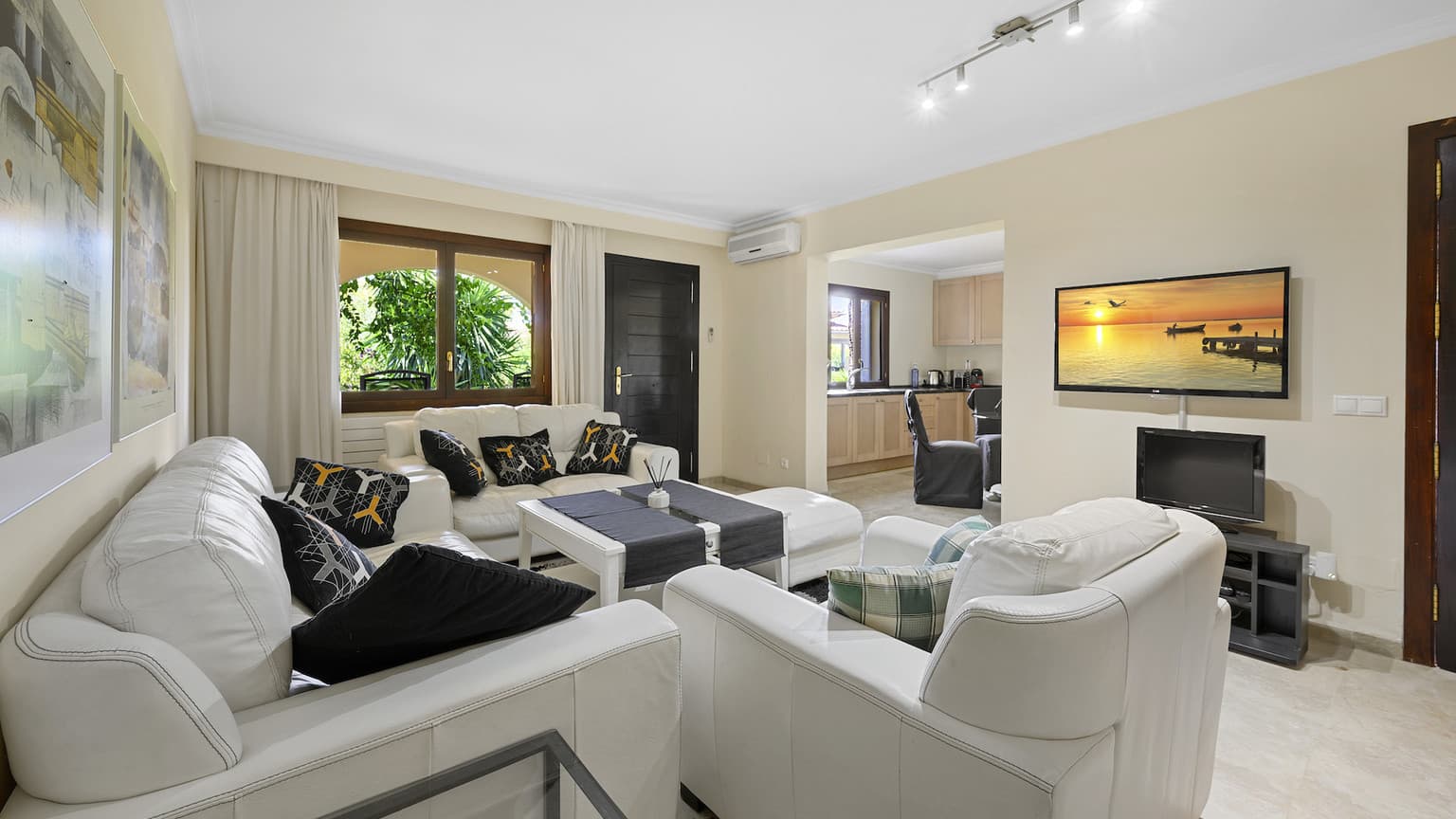 Spacious Seven Bedroom Villa With Sea View - Gallery image 47