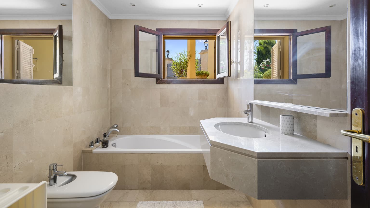 Spacious Seven Bedroom Villa With Sea View - Gallery image 46