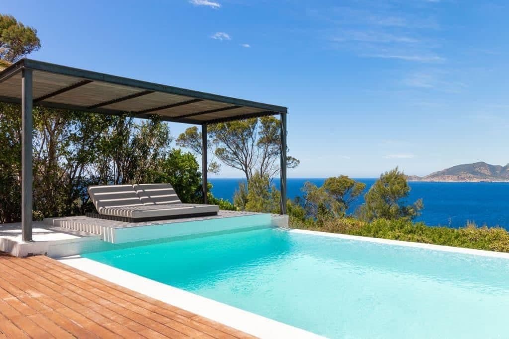 Seafront Villa with Paddle Court - Gallery image 2