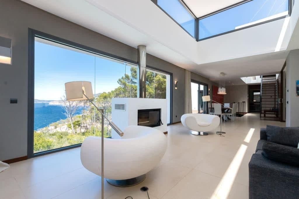 Seafront Villa with Paddle Court - Gallery image 3