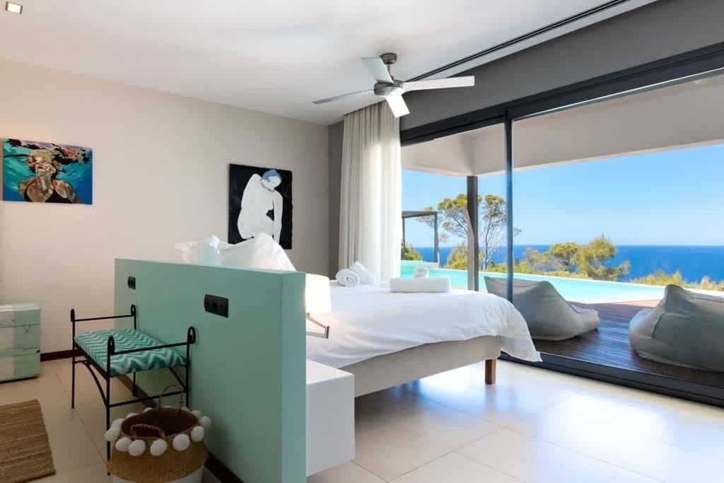 Seafront Villa with Paddle Court - Gallery image 5