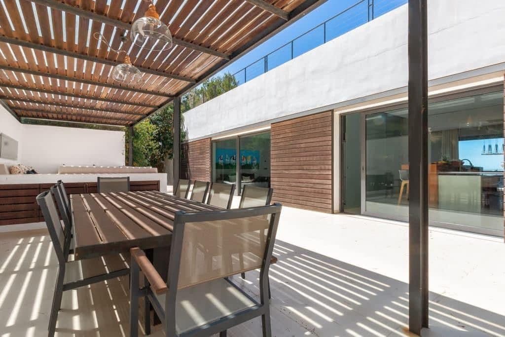 Seafront Villa with Paddle Court - Gallery image 10