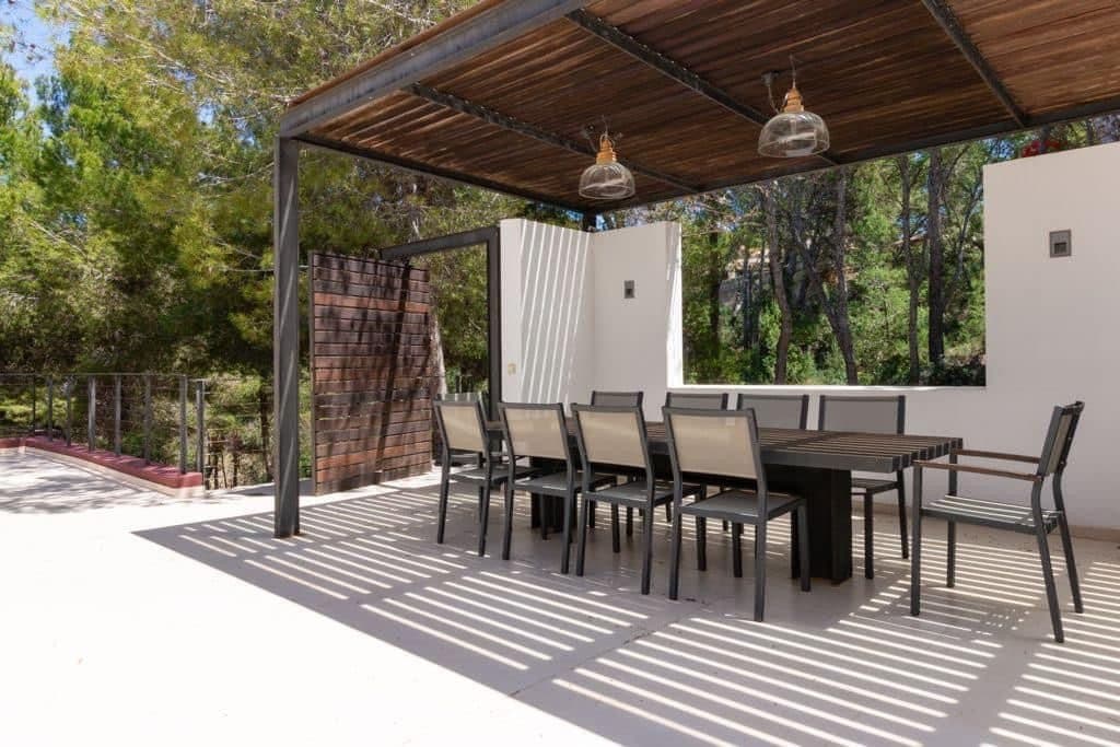 Seafront Villa with Paddle Court - Gallery image 11