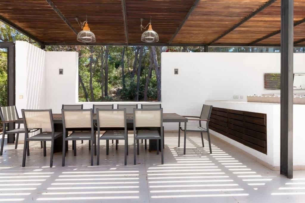 Seafront Villa with Paddle Court - Gallery image 12