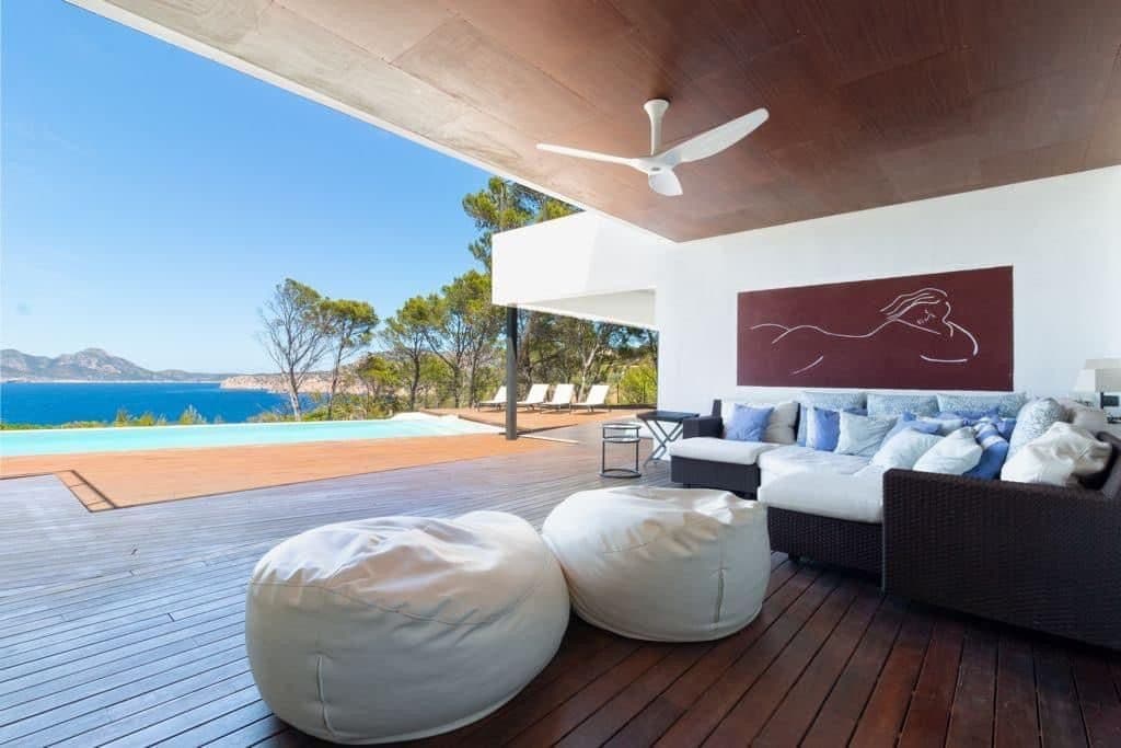 Seafront Villa with Paddle Court - Gallery image 17