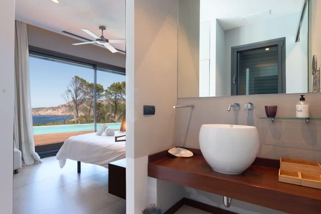 Seafront Villa with Paddle Court - Gallery image 19