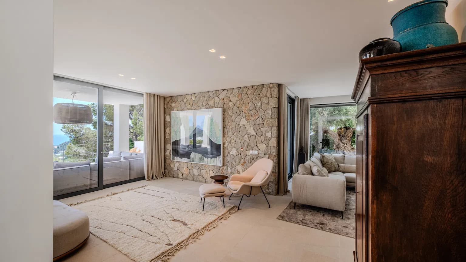 Renovated Luxury Villa with Panoramic Harbour Views - Gallery image 15