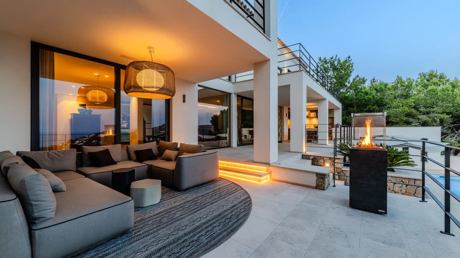 Renovated Luxury Villa with Panoramic Harbour Views - Gallery image 18