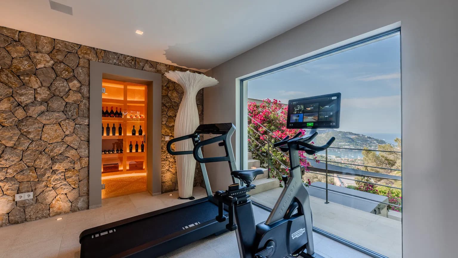Renovated Luxury Villa with Panoramic Harbour Views - Gallery image 17