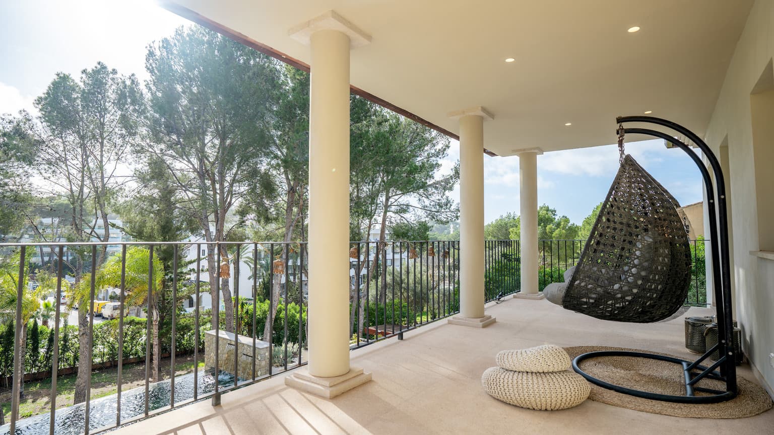 Elegant Family Home in Southwest - Gallery image 2