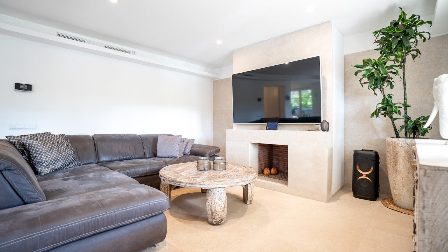 Elegant Family Home in Southwest - Gallery image 8