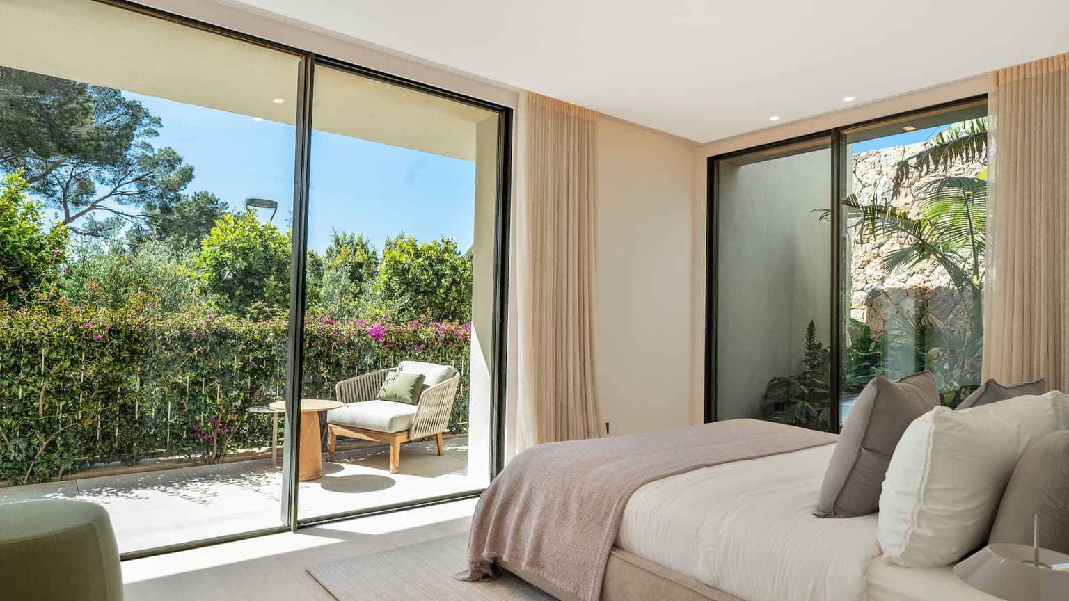 Exclusive Luxury Villa in Mallorca with 2 Pools – Architectural Elegance Meets Modern Living - Gallery image 11