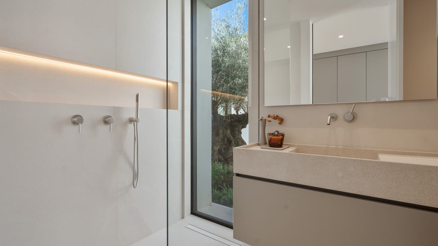 Exclusive Luxury Villa in Mallorca with 2 Pools – Architectural Elegance Meets Modern Living - Gallery image 29