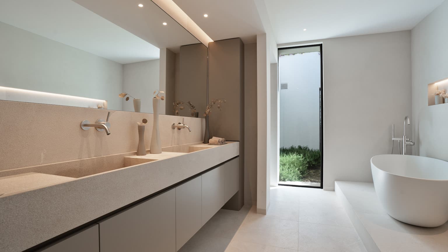 Exclusive Luxury Villa in Mallorca with 2 Pools – Architectural Elegance Meets Modern Living - Gallery image 15