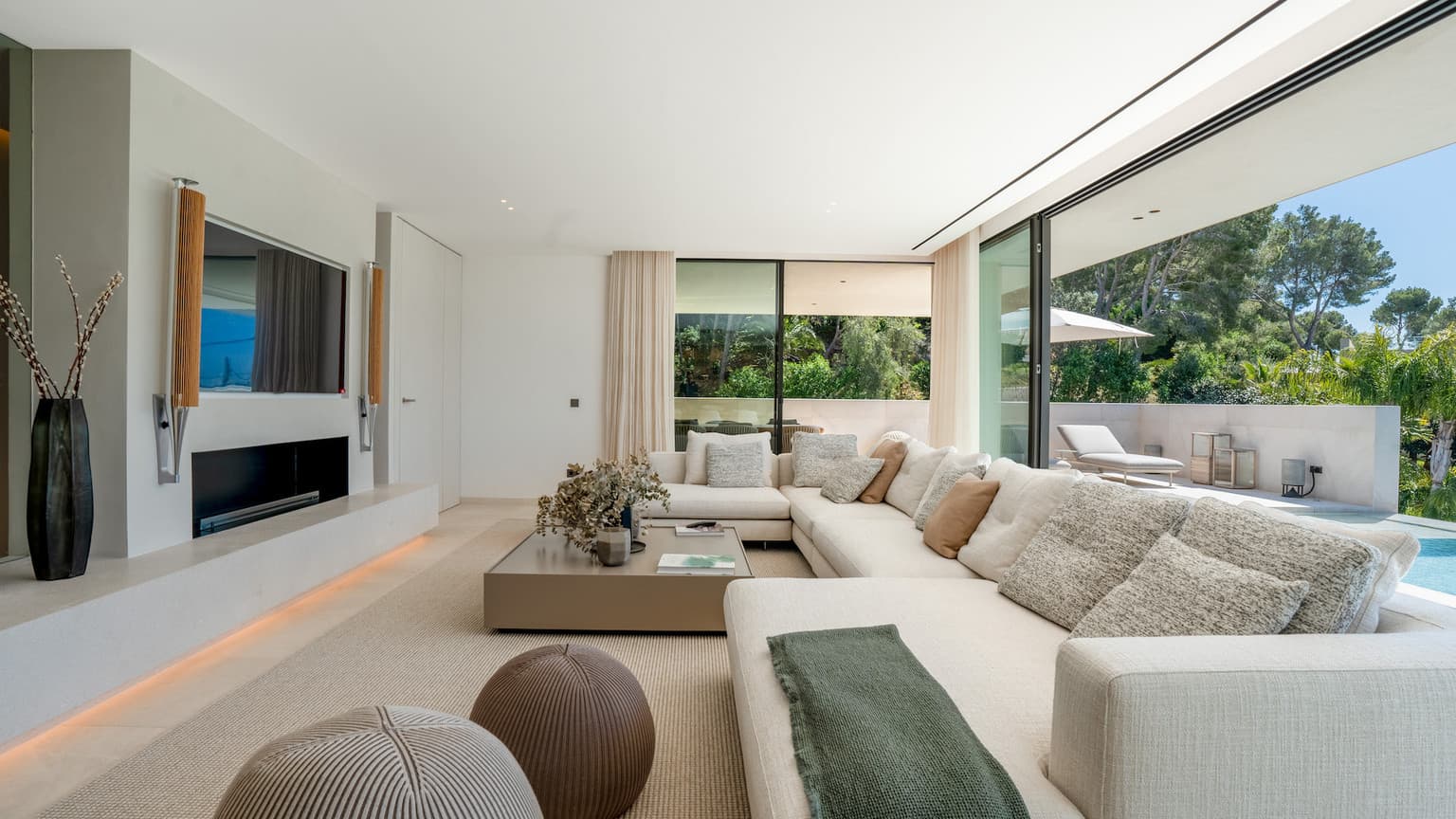 Exclusive Luxury Villa in Mallorca with 2 Pools – Architectural Elegance Meets Modern Living - Gallery image 24