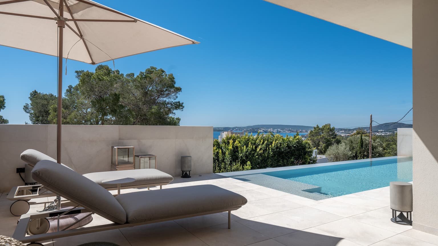 Exclusive Luxury Villa in Mallorca with 2 Pools – Architectural Elegance Meets Modern Living - Gallery image 3