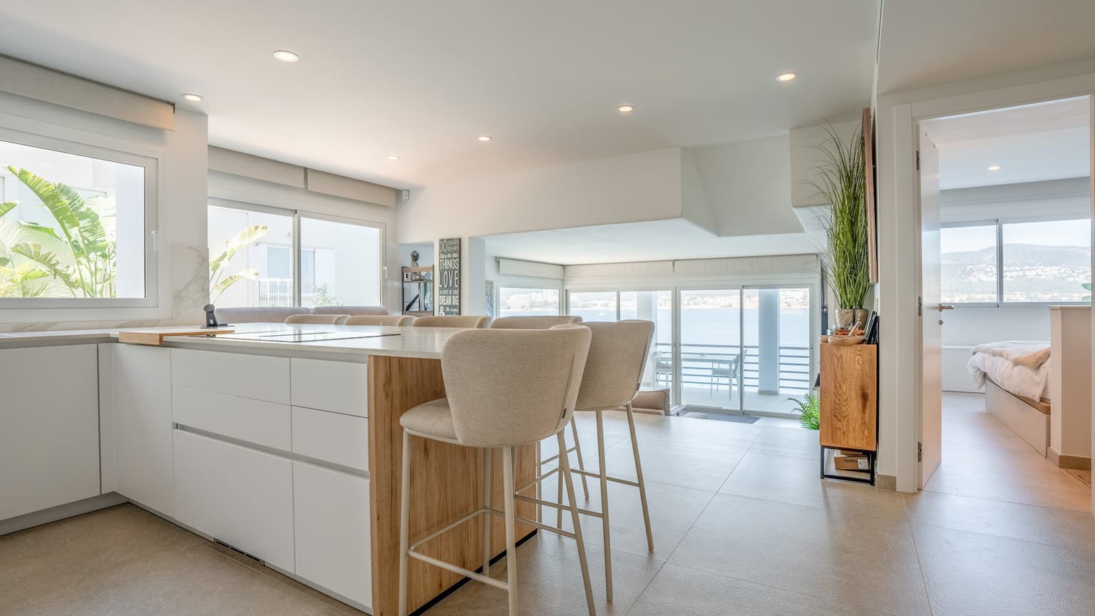 first sea line direct acces apartment for rent - Gallery image 5